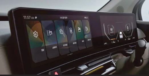 Kia Carnival panoramic display