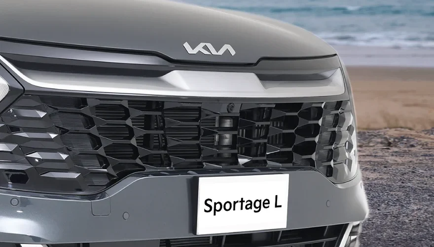 Kia Sportage L grille and front styling — dealership photograph