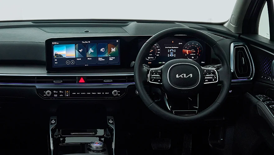 Kia Sorento HEV panoramic dashboard